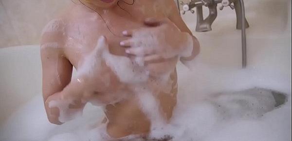  All Natural Lesbian Babes Enjoy Doing Their Sweet Pussies After Showering
